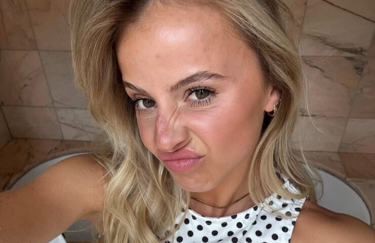 Carla Dona : l’ancienne candidate de la Star Academy va se marier avec son compagnon de 14 ans son aîné