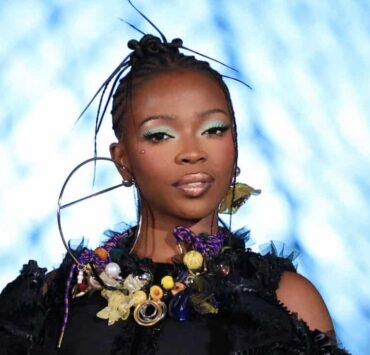 Théodora : scolarité avec un célèbre streamer, classe prépa ENS, membre du Conseil régional des jeunes… son enfance bien loin des clichés du rap