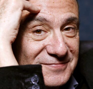 Gérard Miller : hôtel particulier à l’est de Paris, hameau en Ardèche, comment il a rompu avec sa famille établie à Paris 16 ?