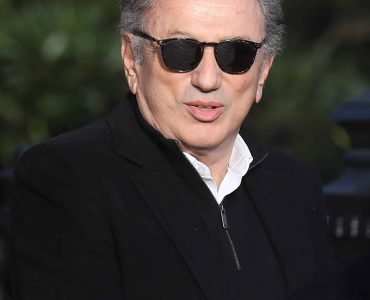 Michel Drucker mêlé à une fausse vente de médicaments anti-douleurs : l’animateur fait une mise au point