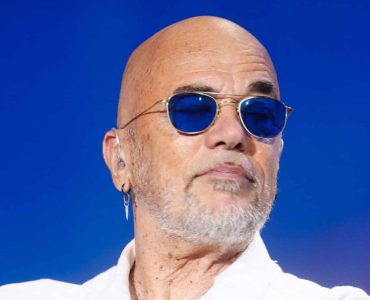 Pascal Obispo : studio d’enregistrement, terrain de padel, poulailler… toutes les excentricités sont permises au Cap Ferret