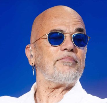Pascal Obispo : studio d’enregistrement, terrain de padel, poulailler… toutes les excentricités sont permises au Cap Ferret
