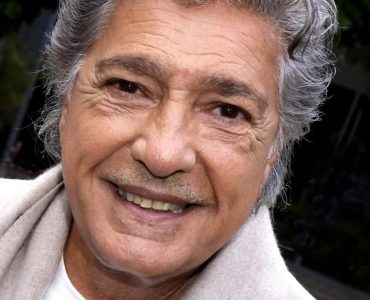 Frédéric François : 1000 euros de retraite à deux, avec sa femme, heureusement qu’il chante encore