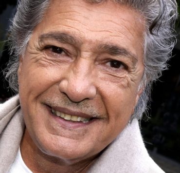 Frédéric François : 1000 euros de retraite à deux, avec sa femme, heureusement qu’il chante encore