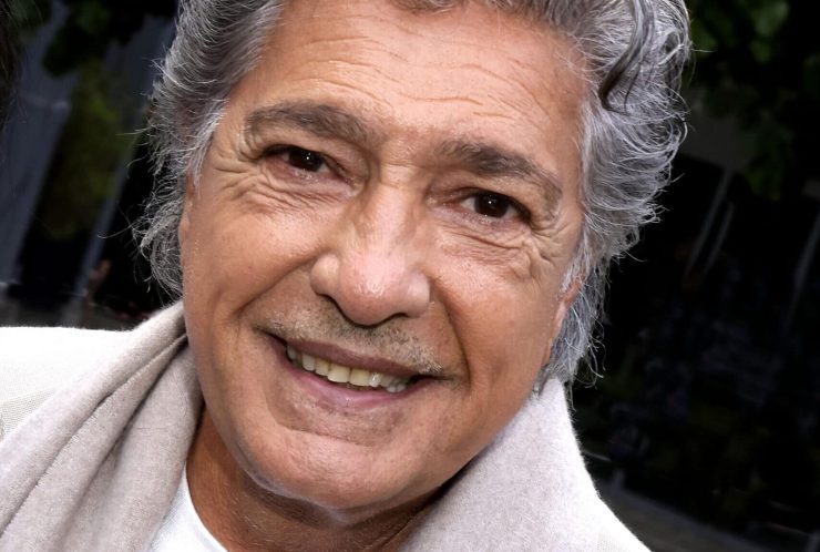 Frédéric François : 1000 euros de retraite à deux, avec sa femme, heureusement qu’il chante encore