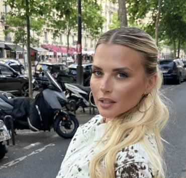 "Je ne réalise pas encore" : Kelly Vedovelli maman de jumelles, dévoile enfin la première photo de Céleste et Esmée !