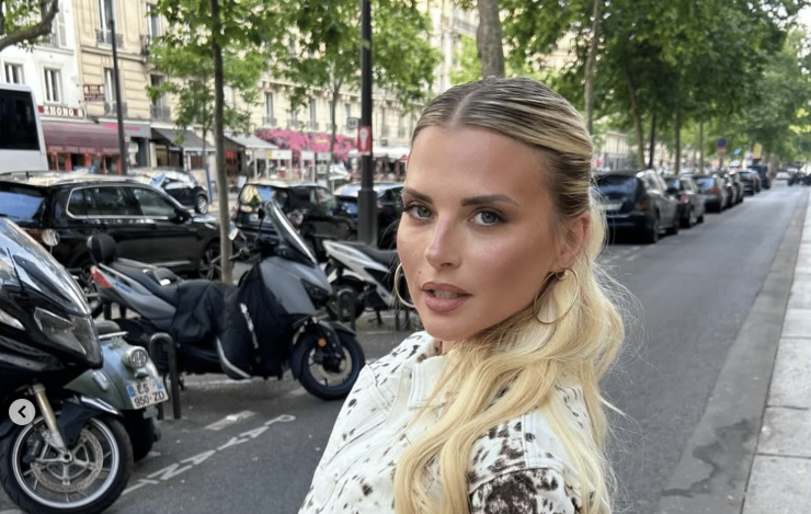 "Je ne réalise pas encore" : Kelly Vedovelli maman de jumelles, dévoile enfin la première photo de Céleste et Esmée !