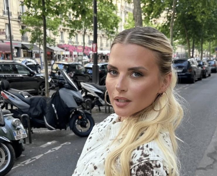 "Je ne réalise pas encore" : Kelly Vedovelli maman de jumelles, dévoile enfin la première photo de Céleste et Esmée !