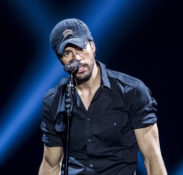 Enrique Iglesias agressé sexuellement par une fan ? Le chanteur publie une étrange vidéo