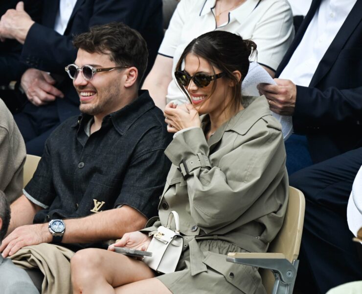 Iris Mittenaere : son après-midi de rêve au Cap Ferret avec un rugbyman taillé comme un Dieu grec et ce n’est pas Antoine Dupont