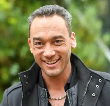 Laeticia Hallyday : son ennemi juré, Jean-Baptiste Guégan, qu’elle avait qualifié d’"usurpateur", rejoint Laura Smet sur le biopic de Johnny