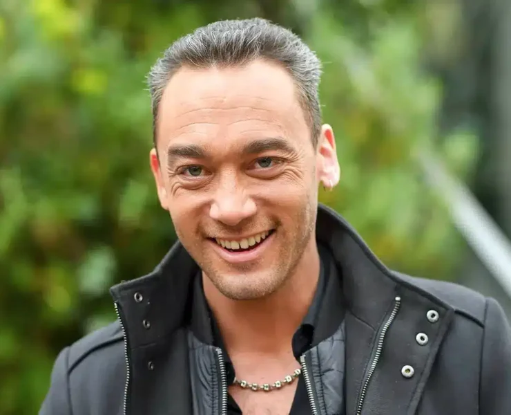 Laeticia Hallyday : son ennemi juré, Jean-Baptiste Guégan, qu’elle avait qualifié d’"usurpateur", rejoint Laura Smet sur le biopic de Johnny