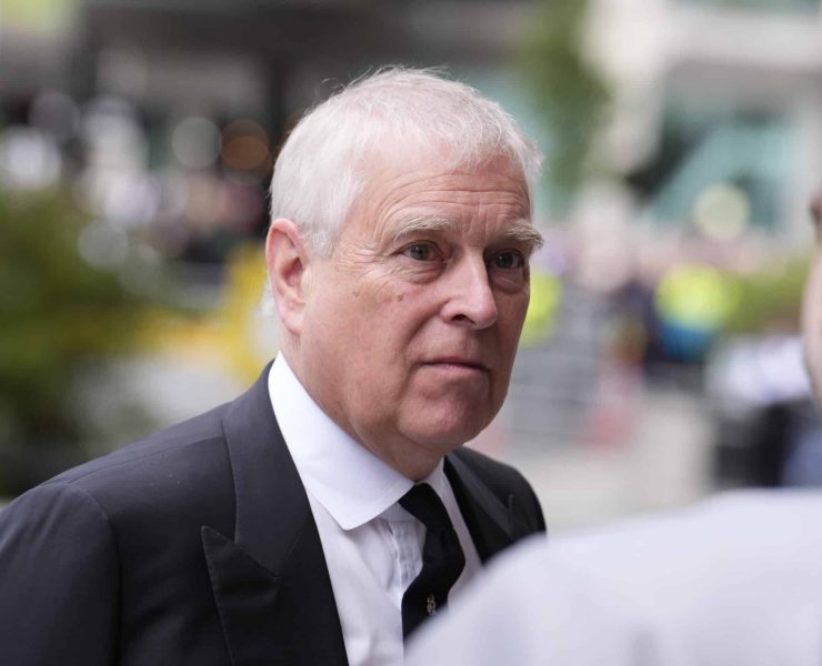 L’ex Prince Andrew apparaît le visage tuméfié : la photo choc du frère de Charles III qui secoue le Royaume-Uni