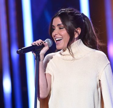 Jenifer persiste malgré les nombreuses critiques de ses fans : Mourir sur scène, son nouveau single qui n’en est pas vraiment un, sortira le 17 juin