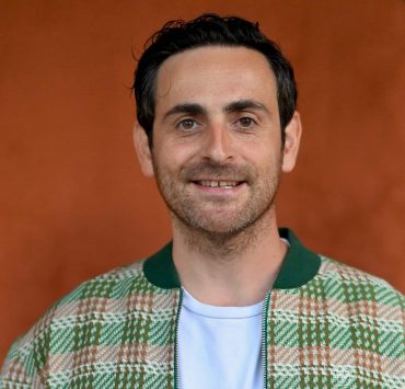 Camille Combal annonce officiellement quitter son poste à la radio