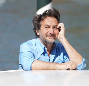 Édouard Baer : comme pour Patrick Bruel, un collectif se réunit devant le théâtre où se produit le comédien pour dénoncer