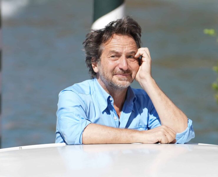 Édouard Baer : comme pour Patrick Bruel, un collectif se réunit devant le théâtre où se produit le comédien pour dénoncer