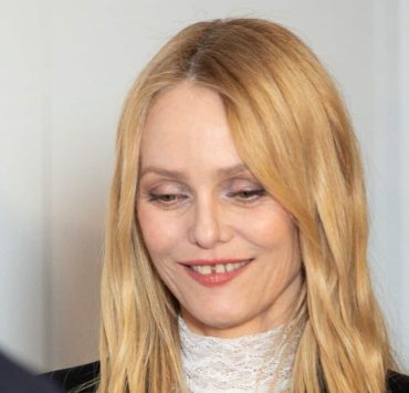 Vanessa Paradis fond en larmes à la télé, sa visite dans "un lieu avec des bons fantômes" lui a valu un gros moment de craquage