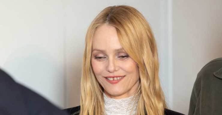 Vanessa Paradis fond en larmes à la télé, sa visite dans "un lieu avec des bons fantômes" lui a valu un gros moment de craquage