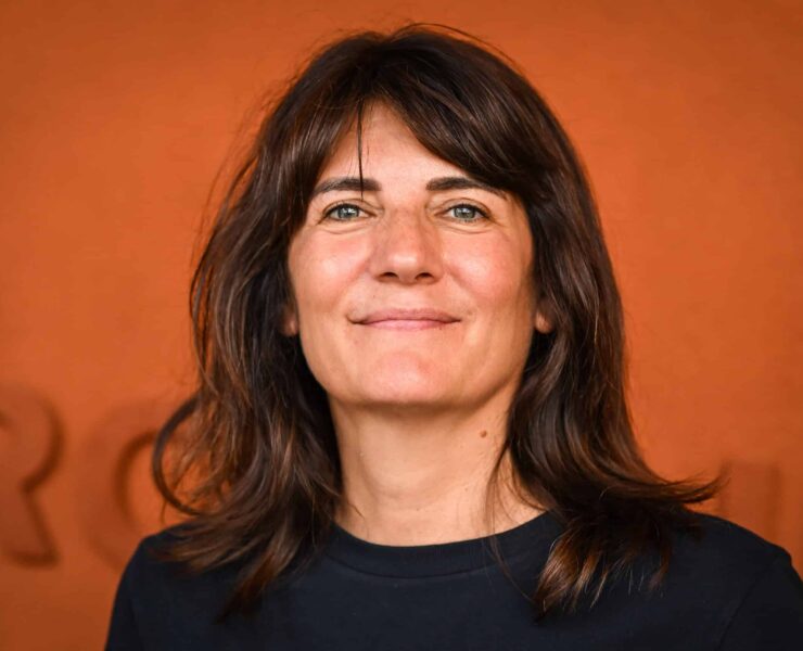 "Impossibilité de regarder la lumière, douleur atroce", Estelle Denis, victime d’un abcès à l’œil et transportée aux urgences, a failli perdre la vue