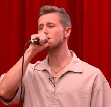 Théo Camion de la Star Academy ne veut plus être appelé "Théo Camion" mais "aZur" : le jeune chanteur s’est trouvé un nom de scène
