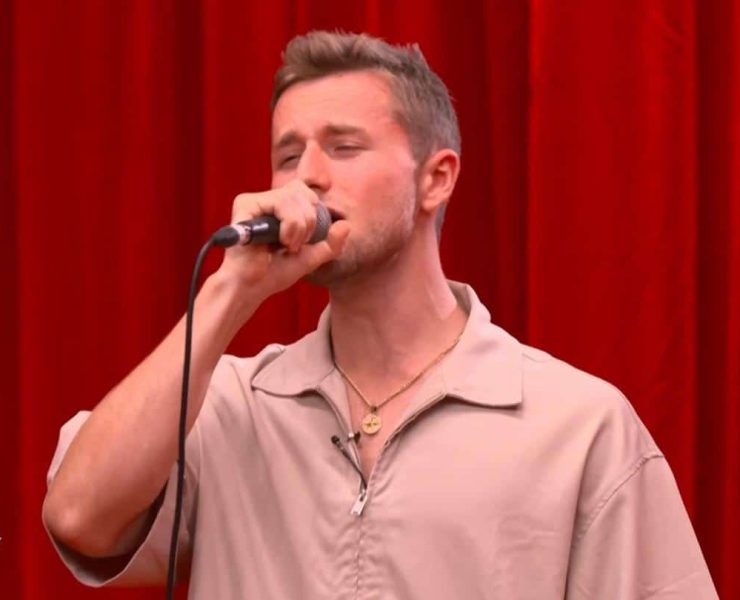 Théo Camion de la Star Academy ne veut plus être appelé "Théo Camion" mais "aZur" : le jeune chanteur s’est trouvé un nom de scène