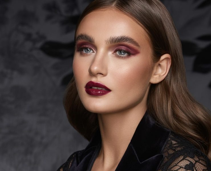 Vamp Romantic : la tendance beauté sombre et glamour qui va remplacer le clean girl look