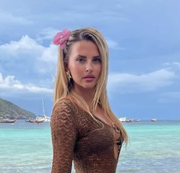 Kelly Vedovelli : l’ex Bella de Gims et chroniqueuse de Cyril Hanouna a accouché de ses jumelles, Céleste et Esmée