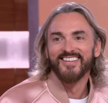 "La gênance internationale" : Christophe Willem s'est retrouvé face à un fan nu dans sa chambre d'hôtel