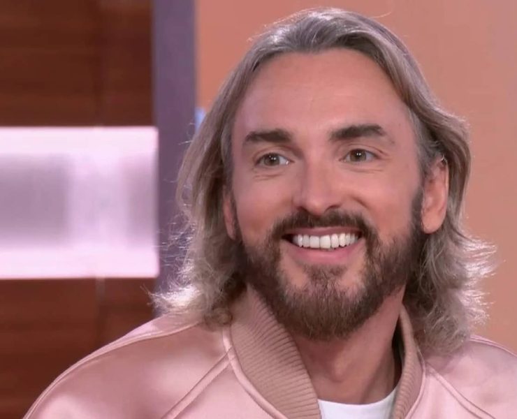 "La gênance internationale" : Christophe Willem s'est retrouvé face à un fan nu dans sa chambre d'hôtel