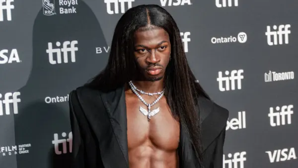 Lil Nas X frappé par un terrible deuil, le rappeur annonce la mort de sa mère