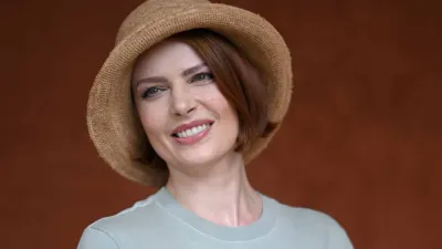 "Je me soigne depuis peu" : Élodie Frégé souffrante "depuis le CE2", la chanteuse contrainte d'entamer un traitement
