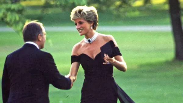 30 ans après son coup d'éclat, la robe la plus célèbre de Lady Diana se prépare à un record historique