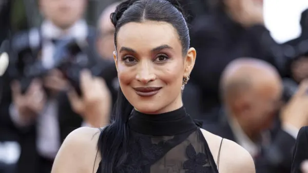 "J’ai dit oui", Camélia Jordana annonce de fausses fiançailles, les fans tombent dans le panneau