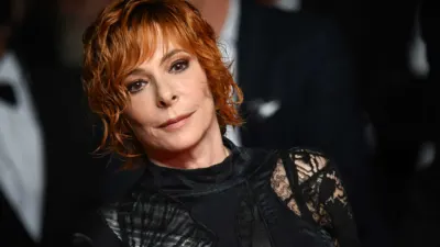 Mylène Farmer en quête d'anonymat : après la Corse et Paris 16, elle a choisi Saint Cloud et une maison de maître du XIXe siècle