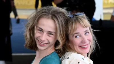 "Complètement perché comme les parents", Julie Depardieu et Philippe Katerine, leur fils Billy, victime d’une nouvelle vague de critiques, riposte