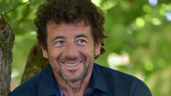 "Elle n'a plus de boulot à cause de moi" : Patrick Bruel, ce séjour en Écosse pour se faire pardonner auprès de Clémence, sa chérie de 35 ans