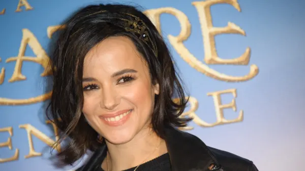 Après l'annulation en larmes à Ajaccio, Alizée annonce enfin une excellente nouvelle à ses fans corses