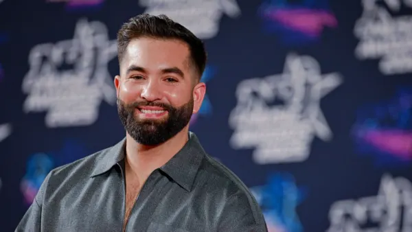 Kendji : la sécurité obligée d’intervenir à son concert, un homme s’incruste sur scène et ment à l’artiste