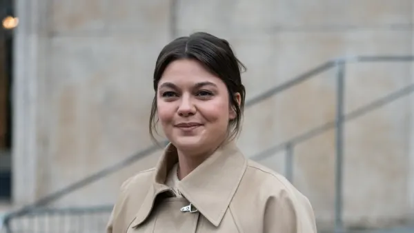 Louane pose en soutien-gorge sur Instagram pour annoncer une grande nouvelle à ses fans