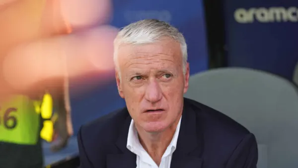 Didier Deschamps, débarrassé de son rôle de sélectionneur, se lâche au concert de Céline Dion