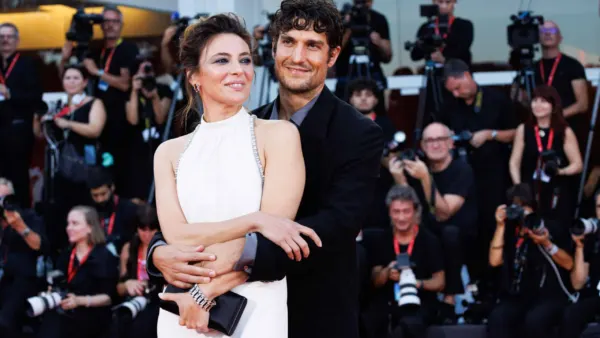 Séparé de Laetitia Casta, Louis Garrel évoque ses scènes intimes avec Jasmine Trinca