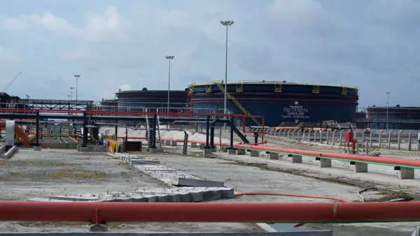 Réservoirs de la raffinerie Dangote à Lagos