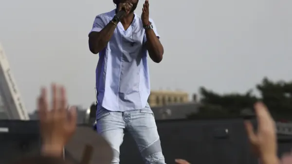 Fally Ipupa sur scène en 2015