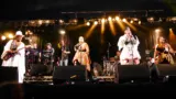 Ibibio Sound Machine sur scène au festival de Glastonbury en 2019