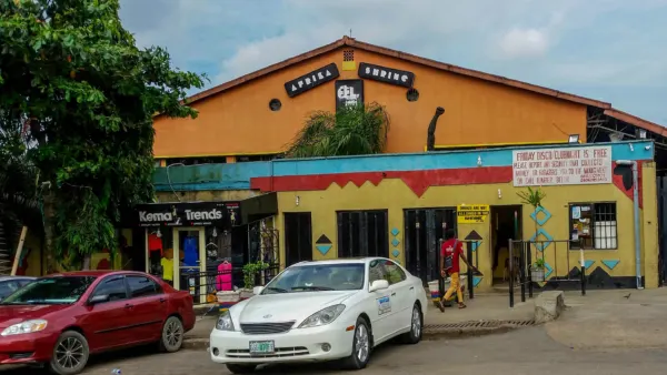 Façade du New Afrika Shrine à Lagos, lieu des auditions de Felabration