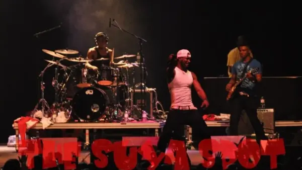 Peter Okoye de P-Square sur scène au Canada en 2010