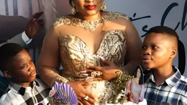 Laide Bakare avec ses fils