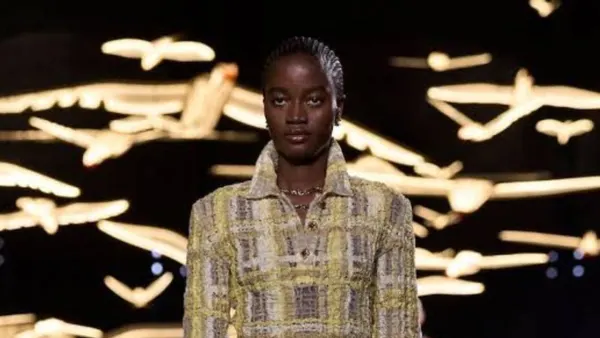 Rachel Ojuromi au défilé Chanel à Paris